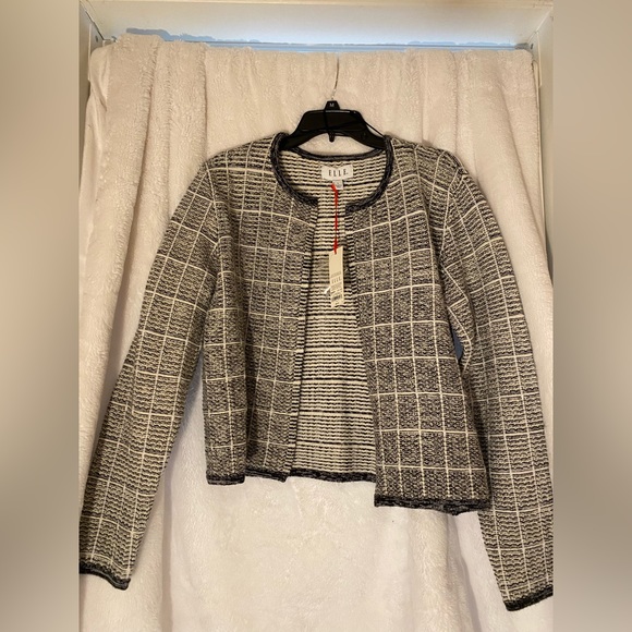 Black & White Sweater - Picture 1 of 1